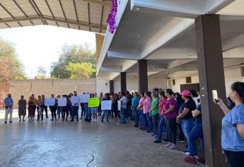 Padres de familia de Villa Unión se manifiestan en exigencia de que se concluya con la construcción de la primaria Sixto Osuna