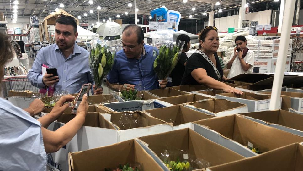 ¡Locura por comprar flores! «saquean» tienda de autoservicio en Culiacán 