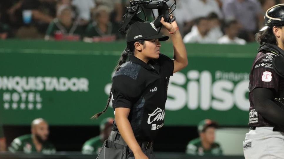 Julissa Iriarte debuta como umpire principal en juego de la LMB