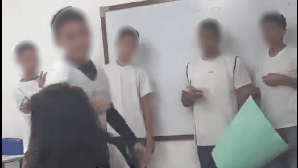 Estudiante apuñala en el rostro a una compañera