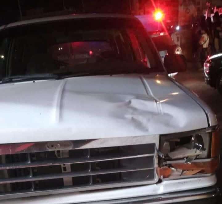 Mujer cruzaba por debajo del puente peatonal, la atropellan y muere, en Mazatlán