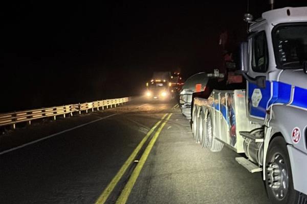 Abren a la circulación autopista Durango- Mazatlán, tras volcadura de pipa con gasolina