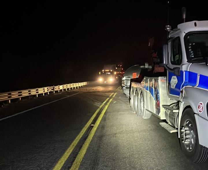 Abren a la circulación autopista Durango- Mazatlán, tras volcadura de pipa con gasolina