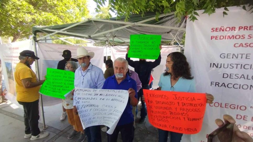 Con huelga de hambre y plantón, vecinos de la Cirilo Mena exigen respeto a sus terrenos