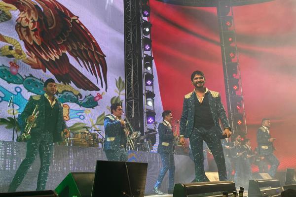 Banda El Recodo hace cantar a sinaloenses con sus más grandes éxitos en la UAS