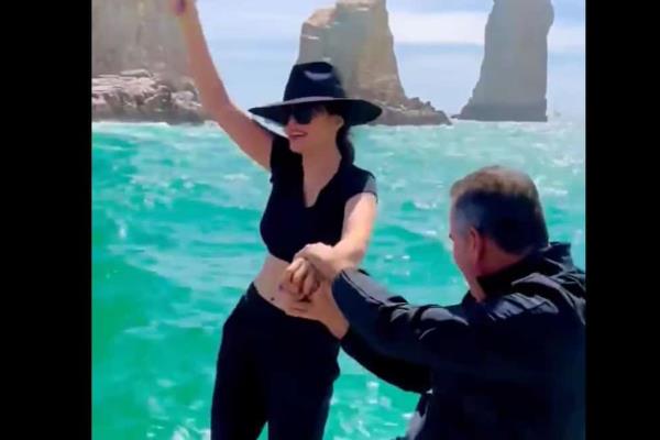 VIDEO | Ana Bárbara da «concierto» en el Arco de Cabo San Lucas