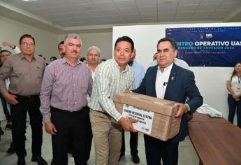 Rector entrega a directores los paquetes del Examen Institucional de Admisión UAS 2023