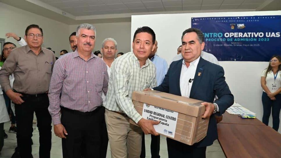 Rector entrega a directores los paquetes del Examen Institucional de Admisión UAS 2023