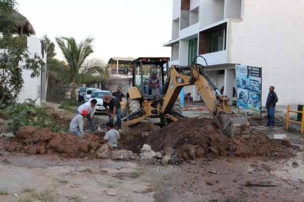 Las tomas clandestinas en Mazatlán son como el huachicol, difícil de combatir: Alcalde 