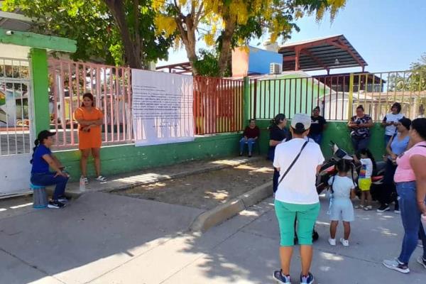 Sin electricidad y una semana sin clases, padres de jardín de niños en Villa Unión exigen solución