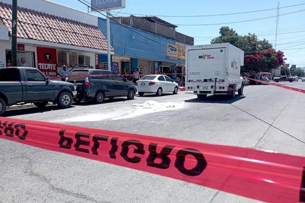 Atropellan y matan a una mujer en el Centro de Guamúchil