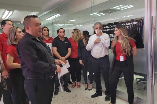 Trabajadores de la Unidad de Medidas Cautelares protestan y exigen aumento salarial