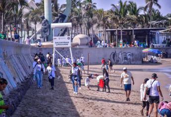 Mazatlecos se unen para limpiar la playa en el Día Mundial del Medio Ambiente