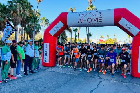 Ahomenses corren por el 120 aniversario de la ciudad de Los Mochis.