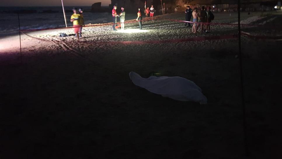 Ignora las señales de peligro, se mete a nadar y muere ahogado en Playas Brujas, Mazatlán Ignora las señales de peligro, se mete a nadar y muere ahogado en Playas Brujas, Mazatlán