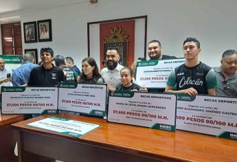 Ayuntamiento de Culiacán entrega 172 becas deportivas