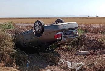 Mujer se sale de la México 15 y vuelca en el Valle del Carrizo, termina en el hospital 