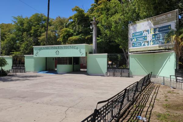 Calor de hasta 40°C y se niegan a encender aires en secundaria de Los Mochis