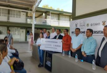 Ayuntamiento de Ahome entrega 2 millones de pesos en becas a universitarios