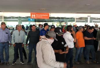 Productores toman el aeropuerto de Culiacán