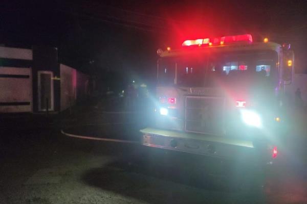 Queman un auto durante la noche del lunes en Culiacán