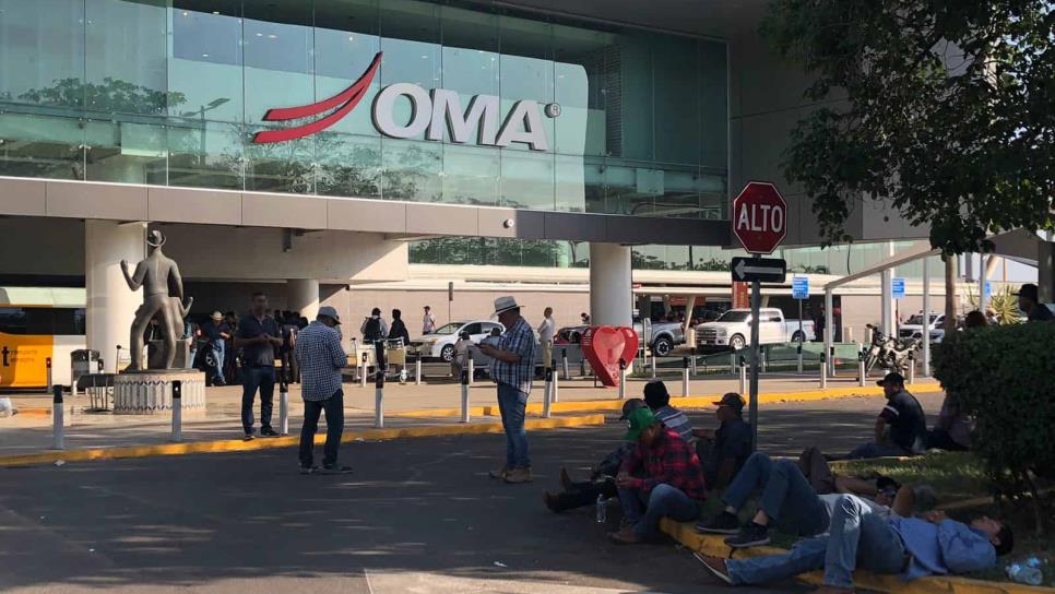 Sin miedo a ir a la cárcel, productores de Sinaloa mantienen bloqueo en aeropuerto 