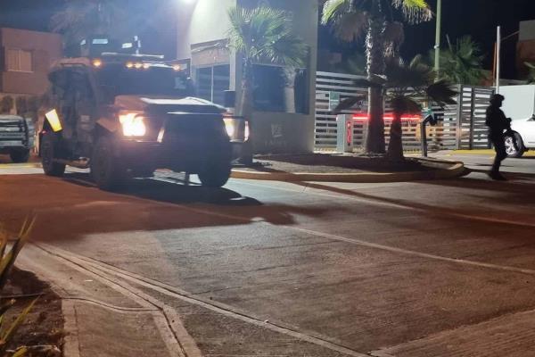 Arriba un convoy de militares al residencial Punto Oriente, en Culiacán