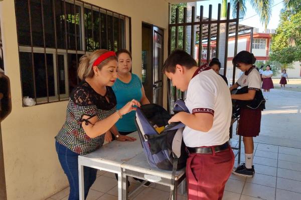 Necesaria «operación mochila» a los alumnos de la ETI No. 94 de Los Mochis: Director 