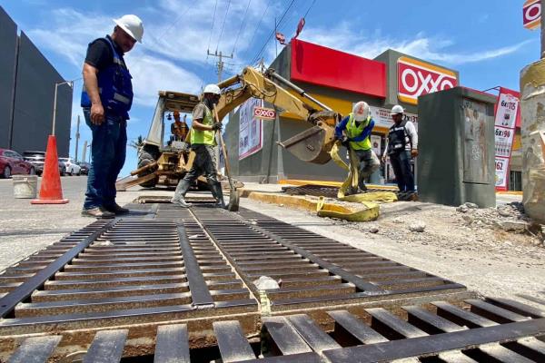 Buscan evitar inundaciones en Mazatlán; realizan acciones preventivas