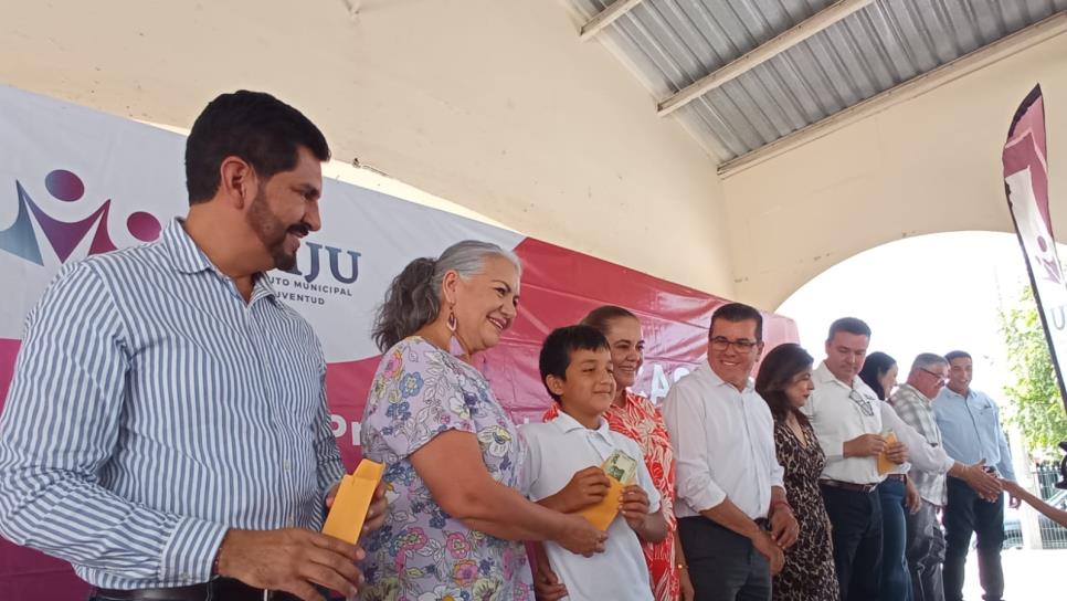 Entrega Gobierno de Mazatlán 1 millón 360 mil pesos en becas PROASE en sindicatura de El Roble