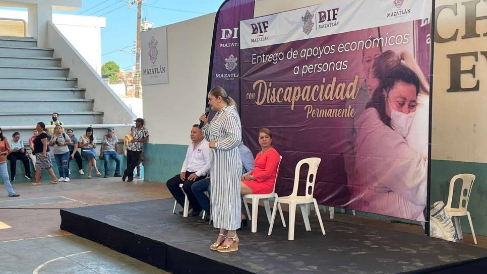 Gobierno de Mazatlán entrega 500 mil pesos en apoyo a personas con discapacidad