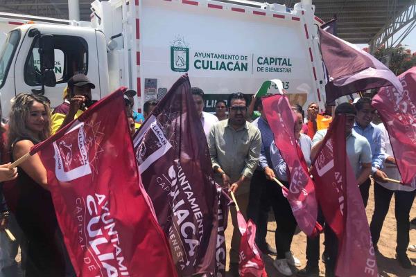 Ayuntamiento de Culiacán entrega 2 camiones de basura, red de agua potable y techumbre de cancha deportiva en Quila