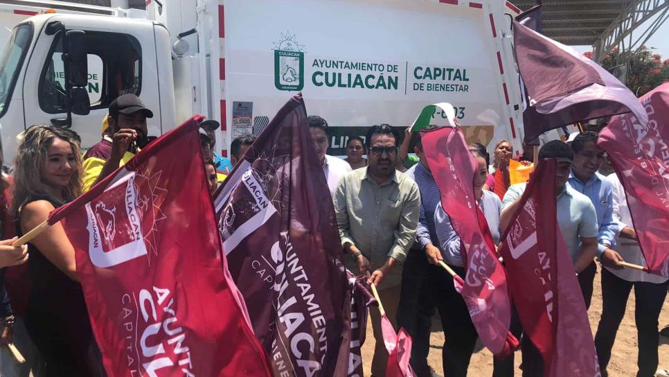 Ayuntamiento de Culiacán entrega 2 camiones de basura, red de agua potable y techumbre de cancha deportiva en Quila