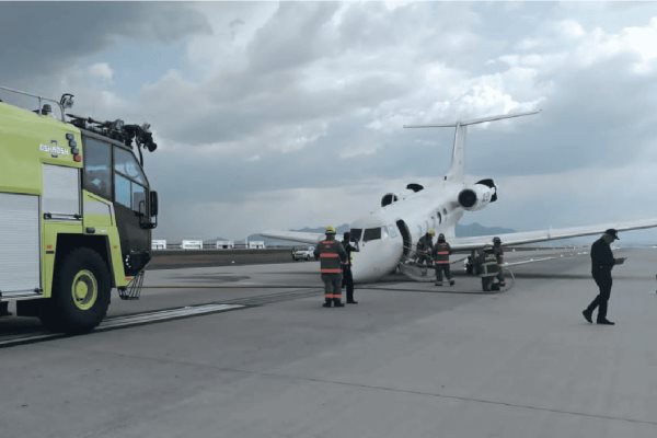 Avión de la FGR aterriza de emergencia en el Aeropuerto Internacional Felipe Ángeles