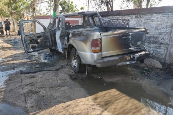 Conductor salta de camioneta al verla envuelta en fuego en el sector del Valle, en Culiacán