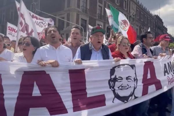 «Es un honor estar con Obrador», Rocha Moya marcha en el AMLO Fest en la CDMX