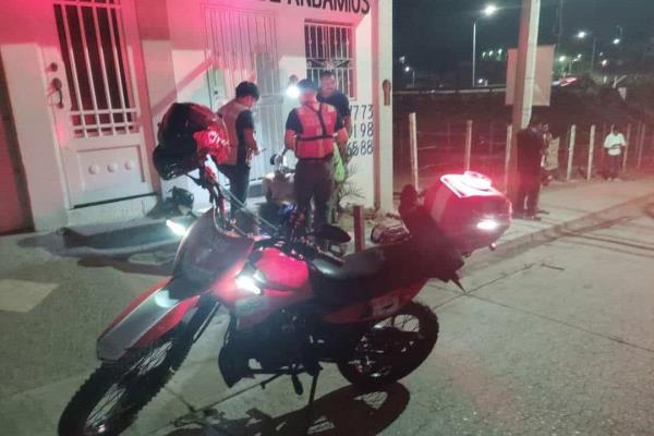 Arrollan a joven motociclista en Culiacán; resultó con heridas en la cabeza y pierna 