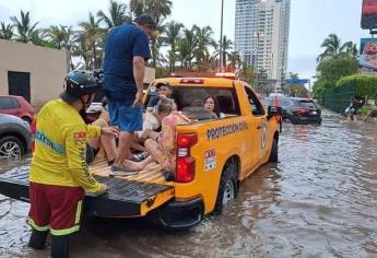 Cayeron 78 milímetros de lluvia en 40 minutos en Mazatlán