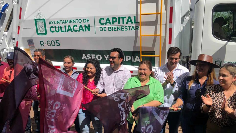 Alcalde de Culiacán entrega 2 camiones recolectores de basura en Costa Rica