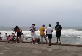 Pese a lluvias, hoteleros de Mazatlán garantizan seguridad y diversión de turistas