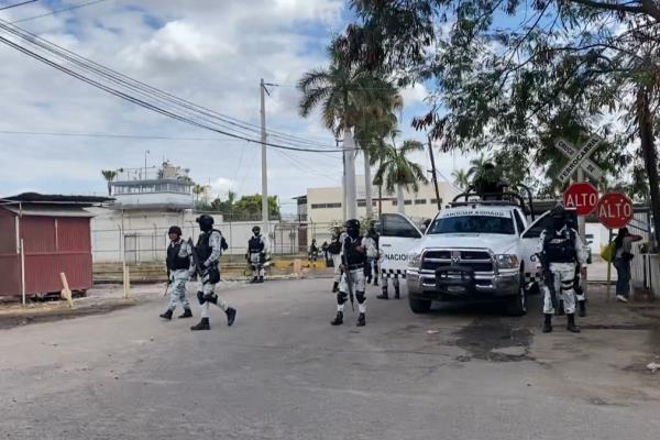 Fuerte despliegue de militares y Guardia Nacional afuera del penal de Aguaruto en Culiacán