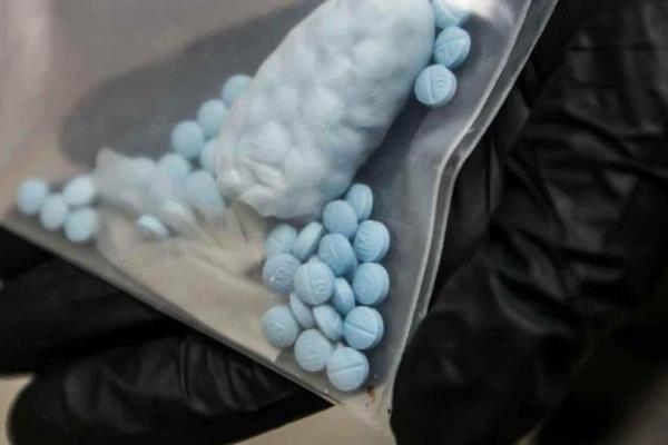 Detienen a mujer con una bolsa de fentanilo en la Toledo Corro, Culiacán