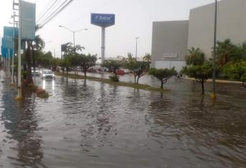 Por lluvias en Mazatlán, llaman a evitar transitar por 25 cruces de riesgo a inundaciones en la ciudad