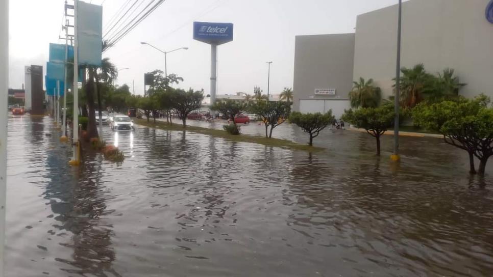 Por lluvias en Mazatlán, llaman a evitar transitar por 25 cruces de riesgo a inundaciones en la ciudad