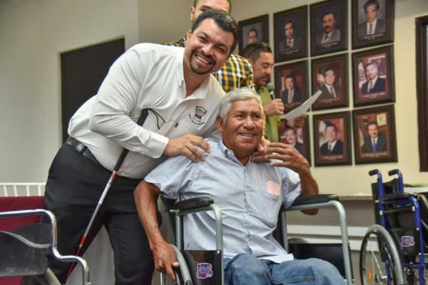 Don Andrés vuelve a ser independiente con una silla de ruedas
