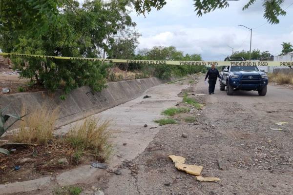 Arrojan a un ejecutado al canal de la colonia Colinas del Bosque en Culiacán