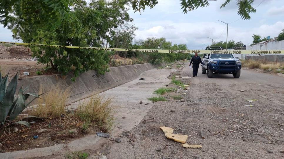 Arrojan a un ejecutado al canal de la colonia Colinas del Bosque en Culiacán