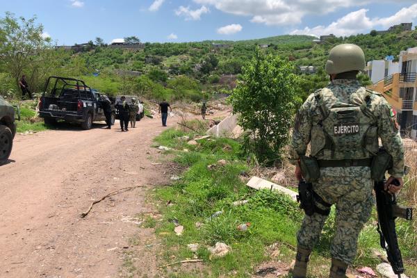 Esposado y con los ojos vendados hallan asesinado a un hombre en Alturas del Sur, Culiacán