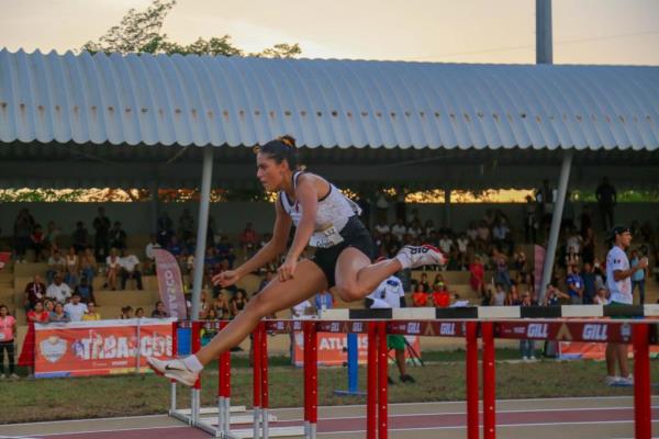 Sinaloense hace nuevo récord nacional en atletismo 
