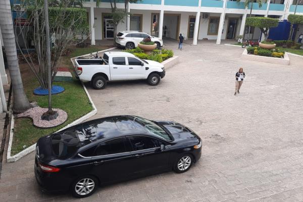 «Mano dura» en Mazatlán contra polarizados oscuros en autos oficiales